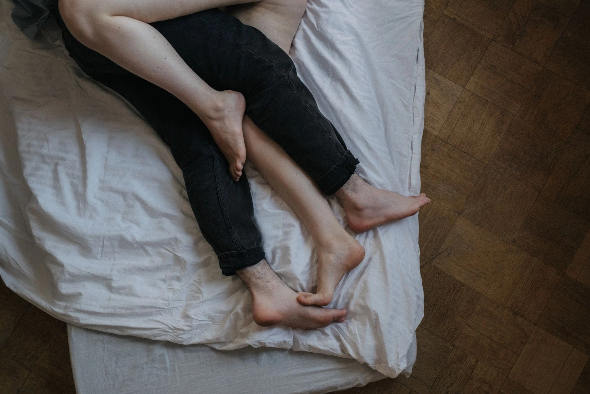 Pareja en la cama